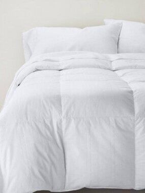 Casaluna Twin Light Weight Premium Down Comforter White NWT